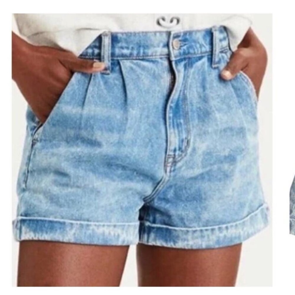 BNWOT AEO Denim High Waist Pleated Mom Short